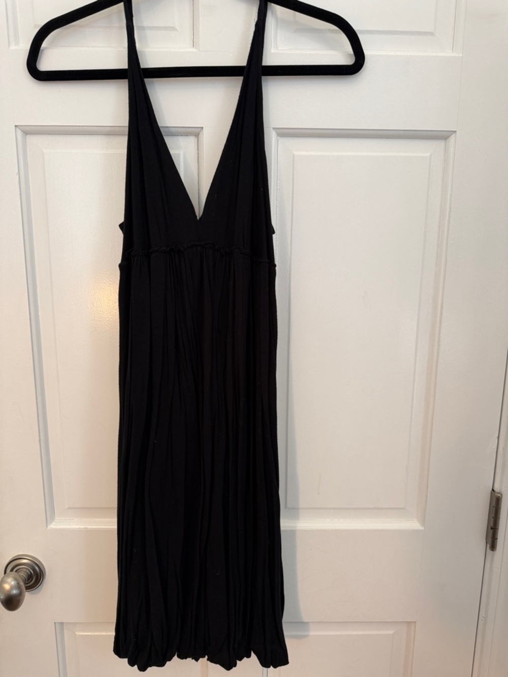 Cejon Black Sleeveless V-Neck Midi Dress